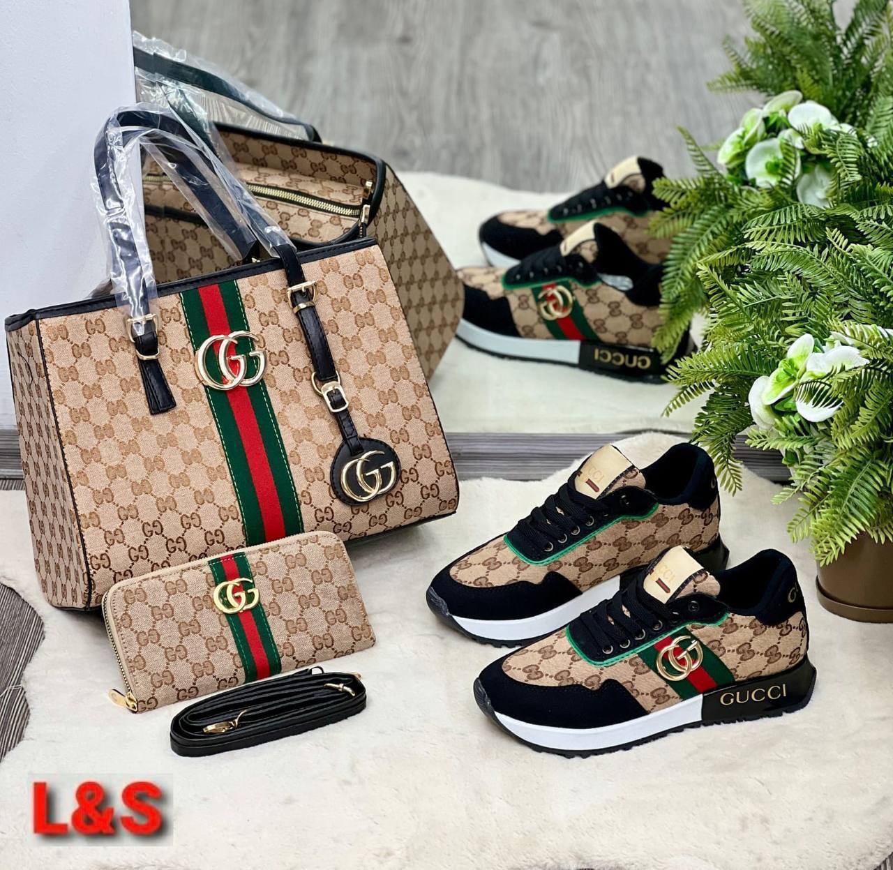 Sac, chaussures et portefeuille